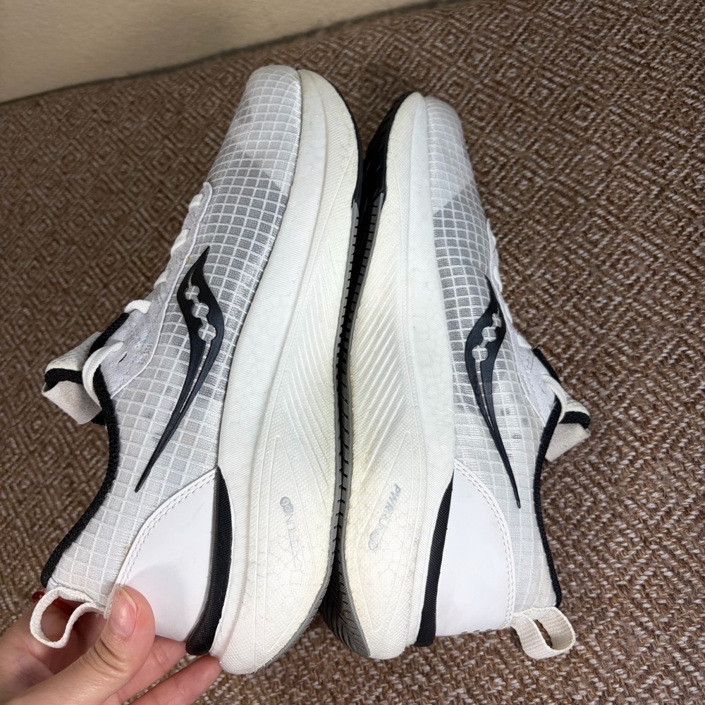 Saucony Freedom Crossport Women’s Sz 9.5 White Running Shoes Sneakers Gorpcore - Picture 6 of 10